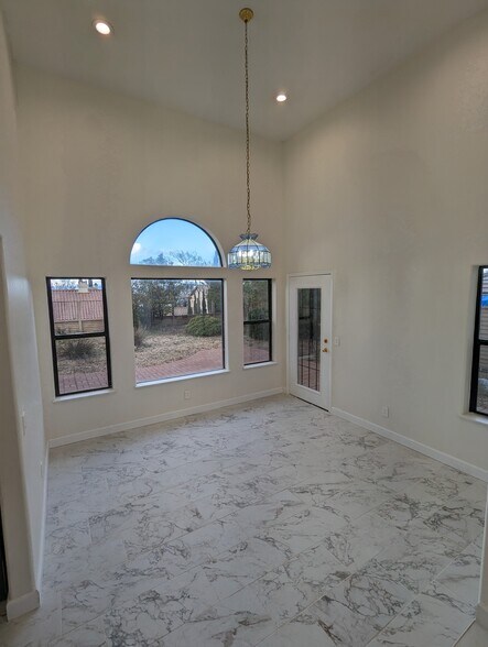 Building Photo - 42057 Parkmont Dr