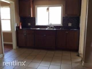 Building Photo - 3 br, 1.5 bath House - 20567 Sunset St Sunset