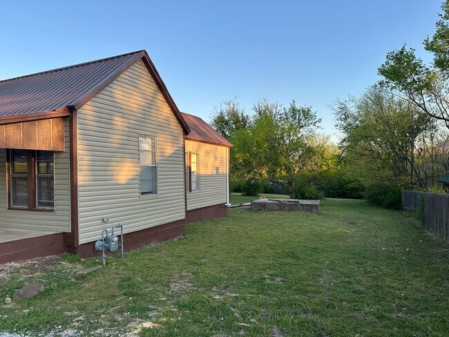 Building Photo - Available Now! Spacious 2 Bedroom, 1 Bathroom with Bonus Room & Huge Backyard