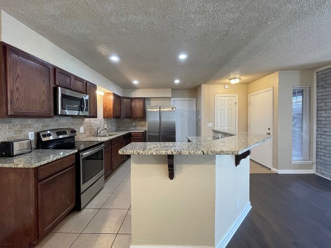 Building Photo - 4707 Hemlock Ln