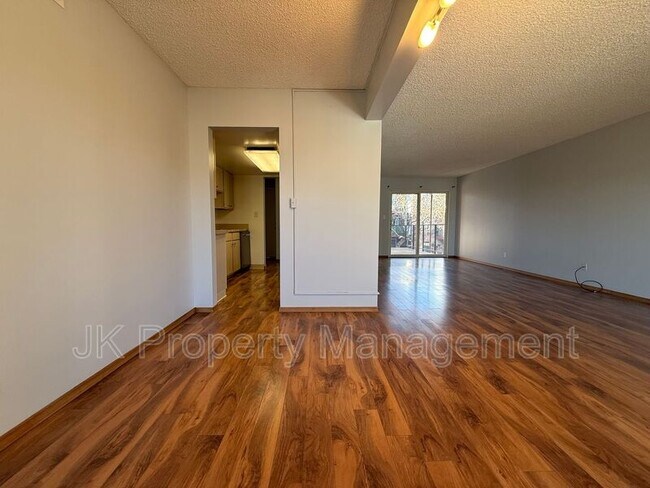 Building Photo - 2300 14th Ave S