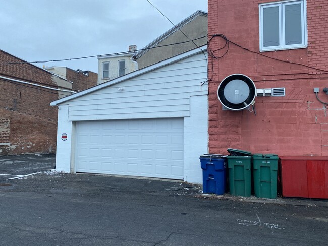 Building Photo - 439 N Salina St