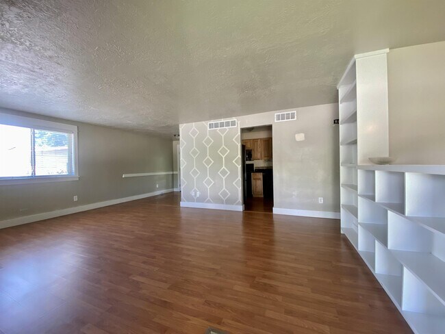 Building Photo - 1541 Marilyn Cir