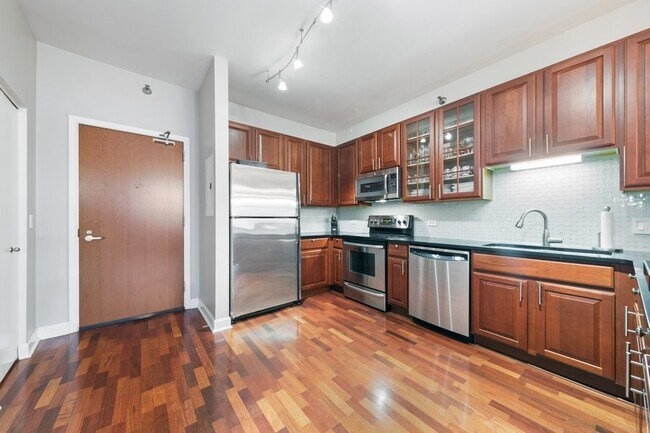 Building Photo - 1322 S Prairie Ave