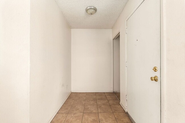 Building Photo - 5742 N 43rd Dr