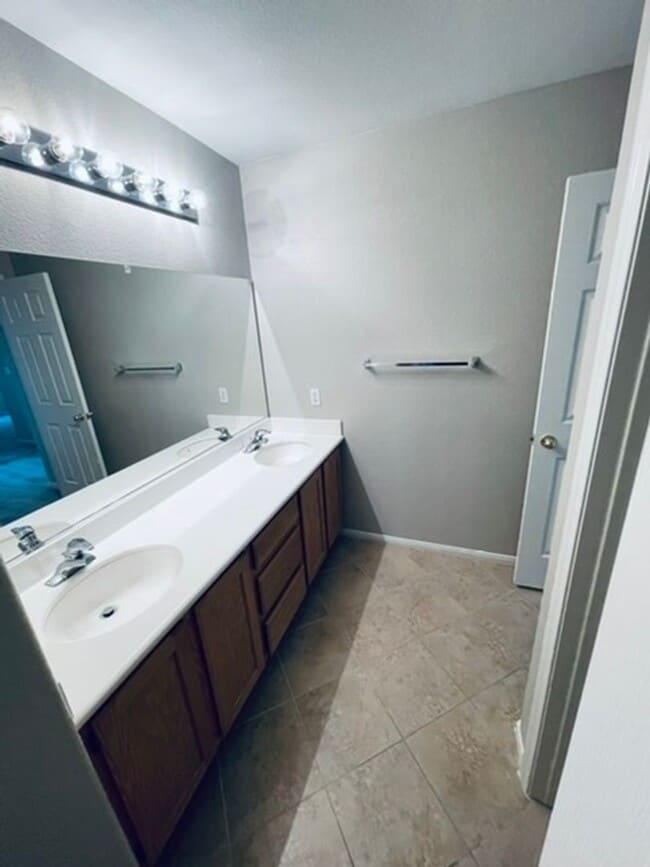 Building Photo - *WONDERFUL SINGLE STORY HOME IN "GREEN VAL...