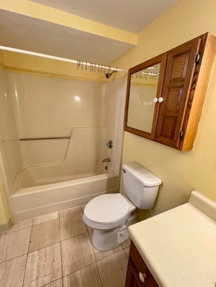 Building Photo - 100 Cove Way