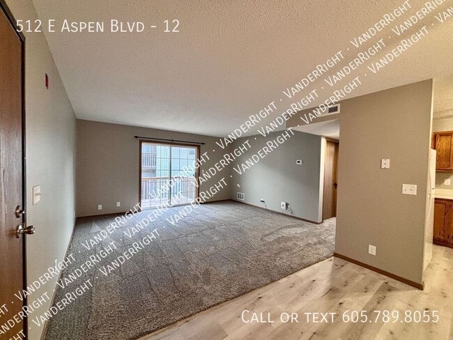 Building Photo - 512 E Aspen Blvd