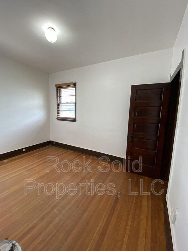 Building Photo - 2414 Reed Ave