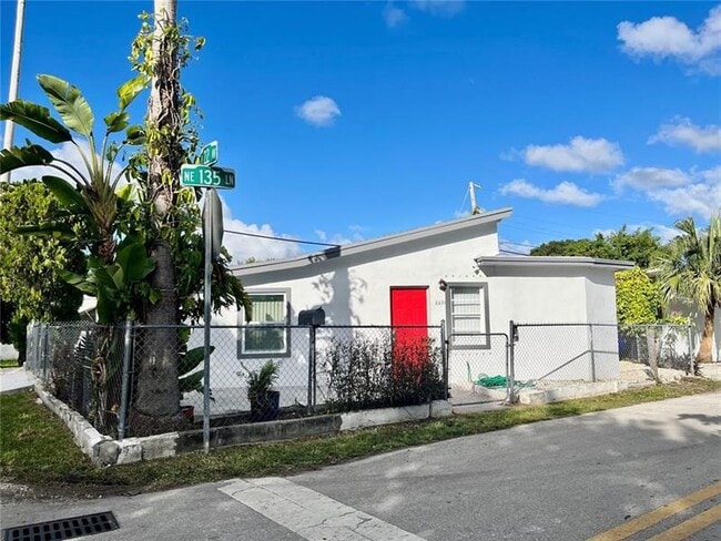 Primary Photo - 2201 NE 135th Ln
