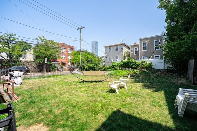 Building Photo - 84 Baldwin Ave