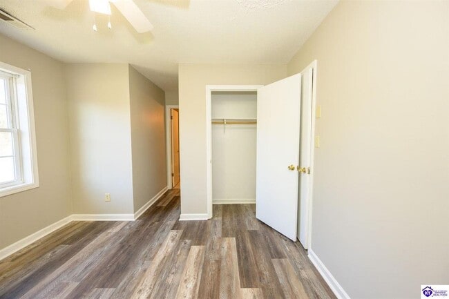 Building Photo - 243 S Airview Dr