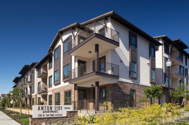 Building Photo - 1107 N Fair Oaks Ave