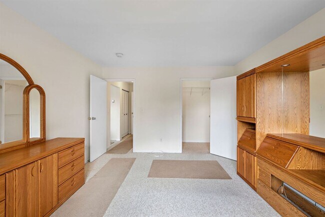 Building Photo - 132 Riverview Ct