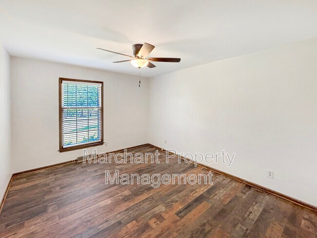 Building Photo - 601 Fairview Church Rd