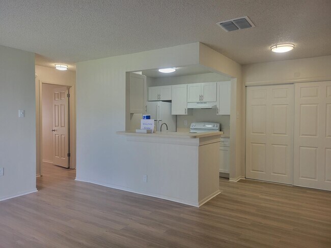 Building Photo - 3811 Bowline Cir