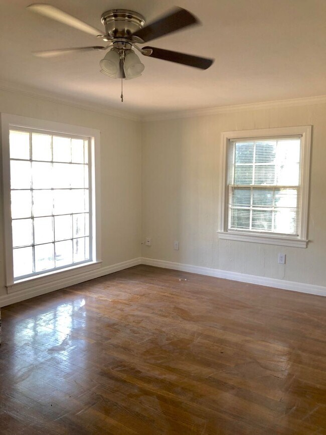 Building Photo - Pre leasing now for August 10th move in!