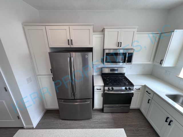 Building Photo - Spacious 4-Bedroom Townhouse with 3.5 Baths in Prime Happy Valley Location – 2021 Sq Ft of Modern...