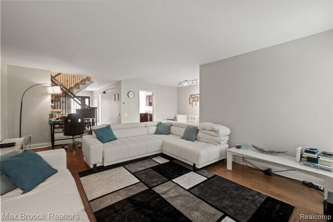 Building Photo - 1125 Meadowglen Ct