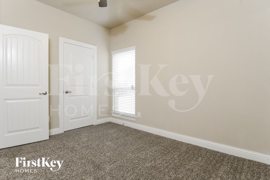 Building Photo - 16209 Weymouth Dr