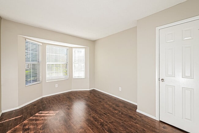 Building Photo - 871 Hampton Hill Ct