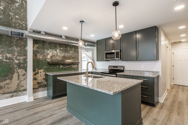 Building Photo - 104 W Main St