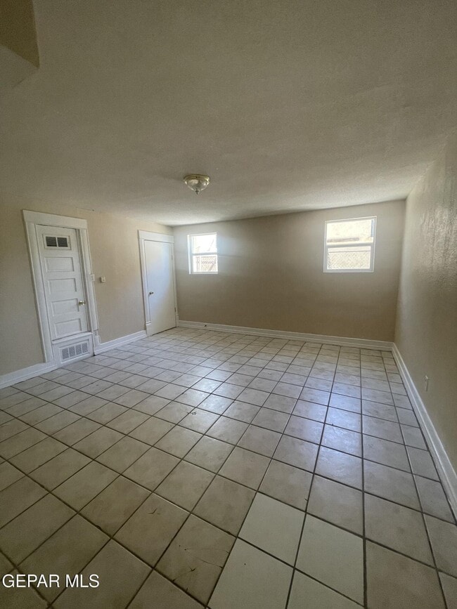 Building Photo - 3419 La Luz Ave