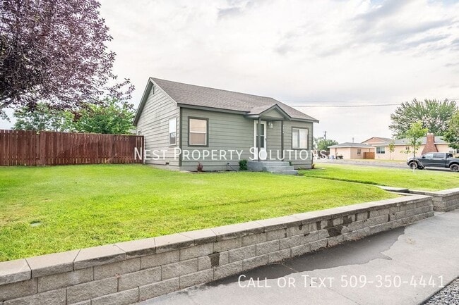 Building Photo - 3004 W Lakeside Dr