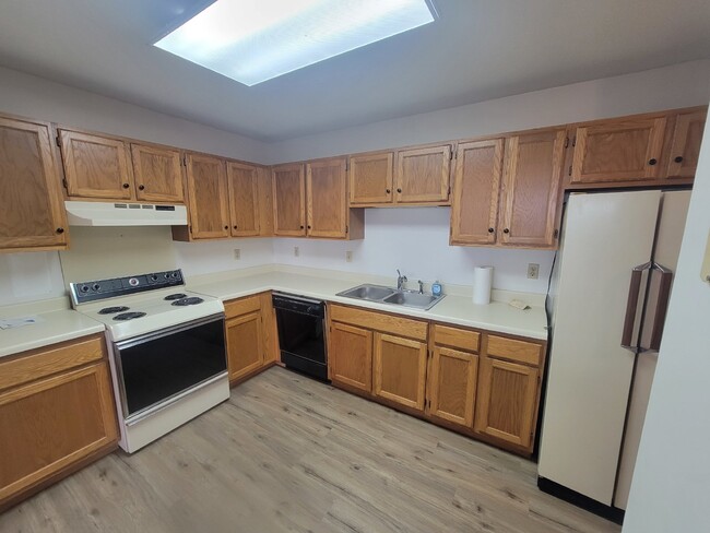 Building Photo - 55+ community for rent - 2 bedroom overloo...