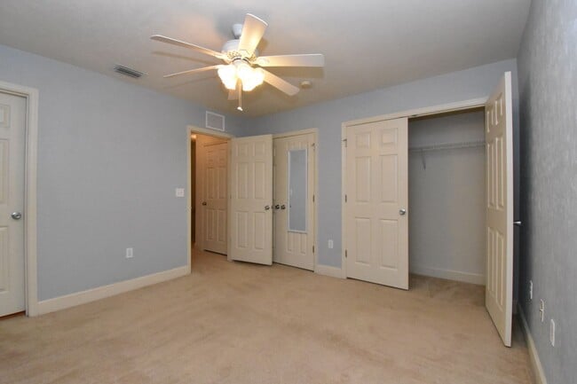Building Photo - 2933 SW 35th Pl