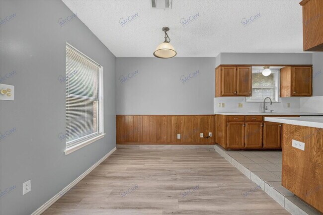 Building Photo - 2913 Green Ridge St