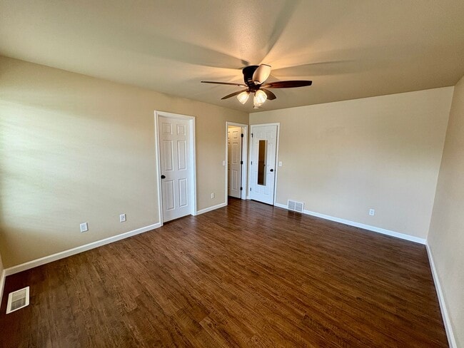 Building Photo - Beautiful 3 bedroom 2 bathroom home locate...