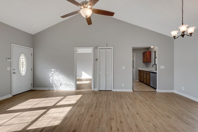 Building Photo - Newly Renovated 3Bedroom/2Bath Home in Whi...