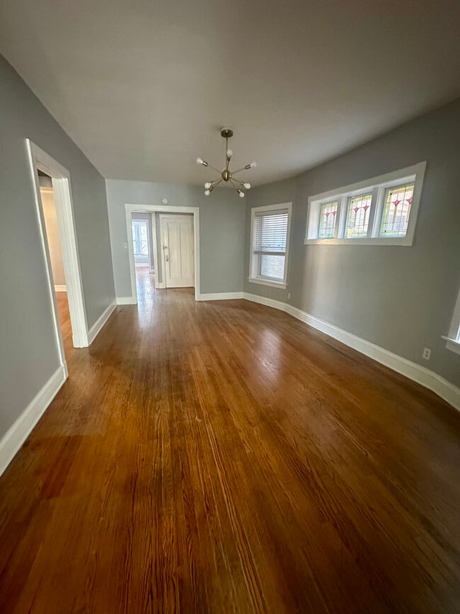 Building Photo - 6442 N Bosworth Ave