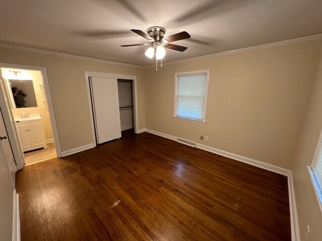 Building Photo - Adorable Apex Ranch on 2 Acres of Land!