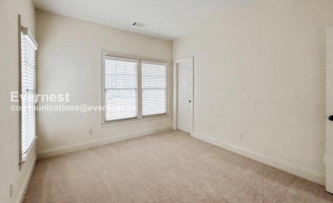 Building Photo - 2067 Ross Park Way