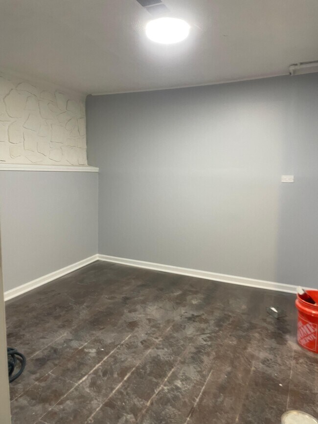 Building Photo - 7840 S Saginaw Ave