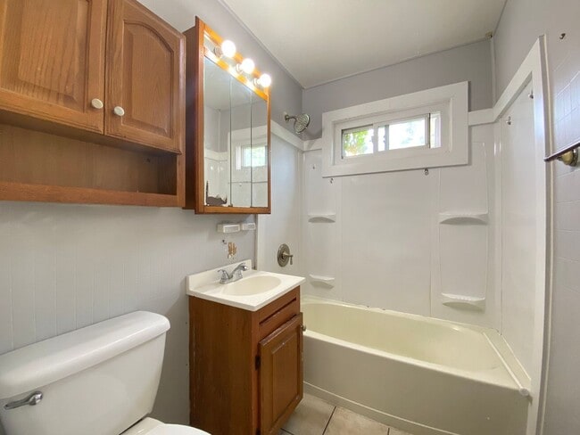 Building Photo - 3 Bedroom Home With Central Air