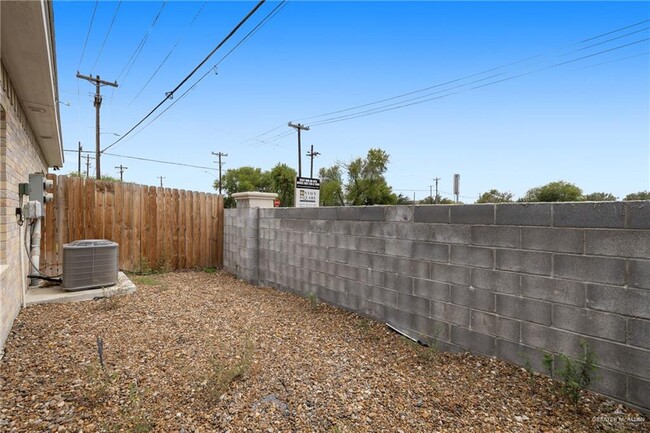 Building Photo - 11 N Hester St