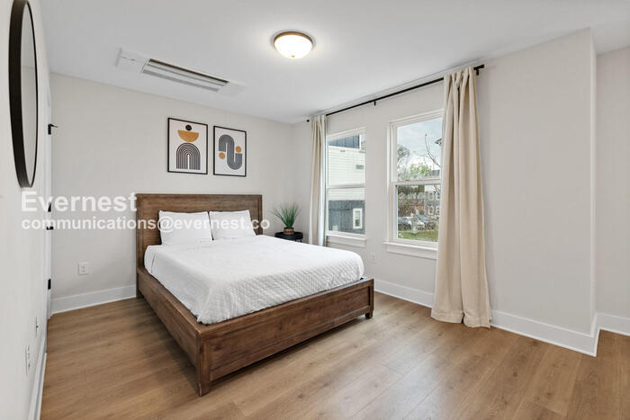 Building Photo - 110 Duke St