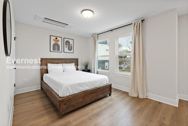 Building Photo - 110 Duke St