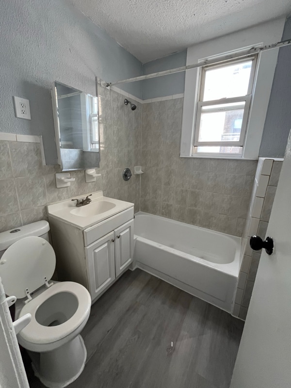 Building Photo - 142 Dayton Pl