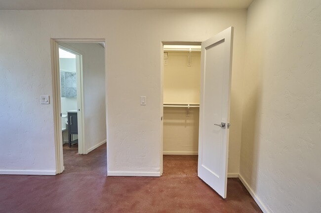 Building Photo - 2031 N Tucker Dr