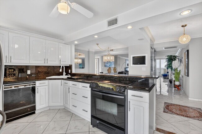 Building Photo - 3000 S Ocean Blvd