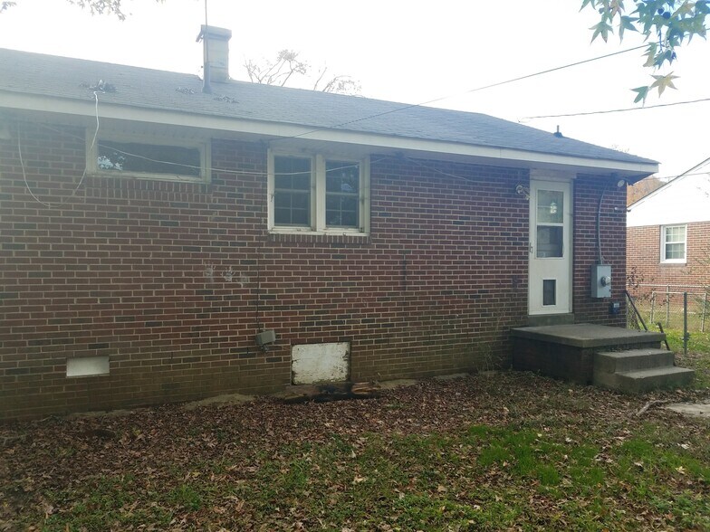 Building Photo - 9509 Dawnshire Rd