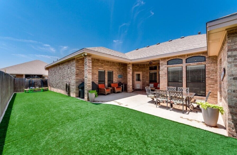 Building Photo - 5505 San Clemente Dr