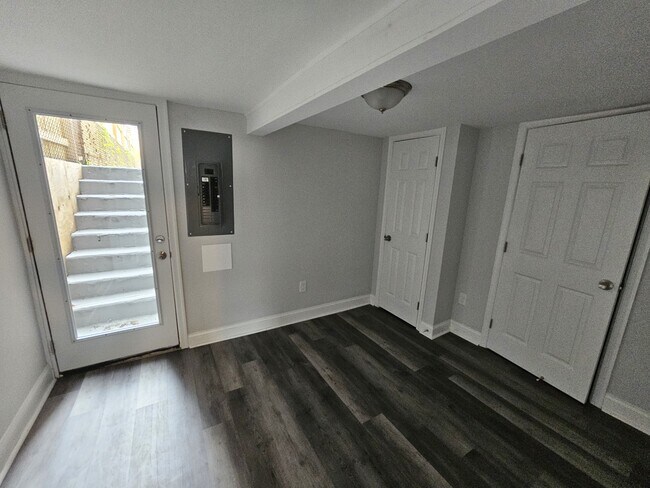 Building Photo - 7024 Belclare Rd