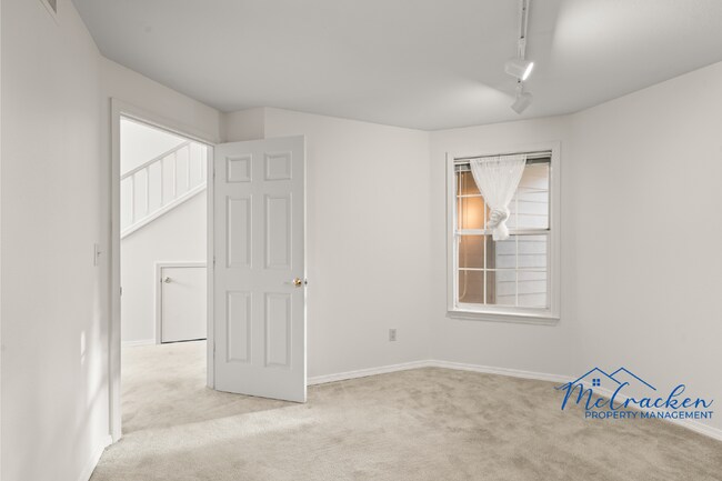 Building Photo - 486 Lori Ln