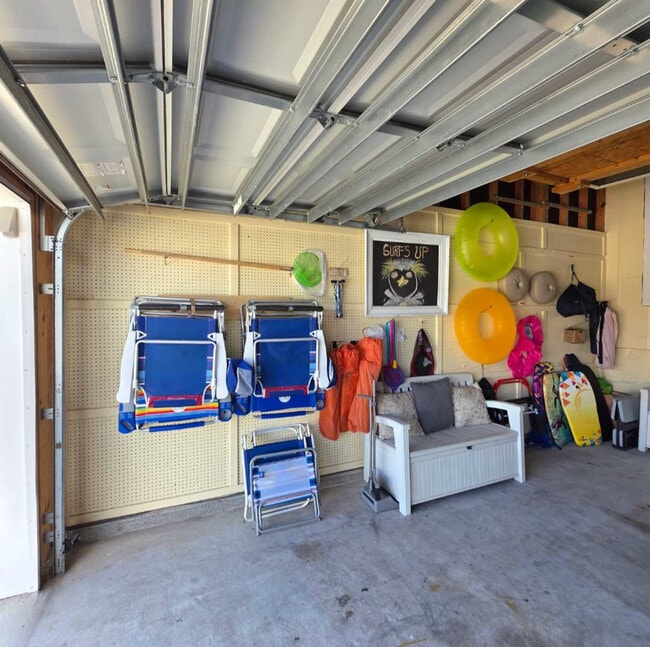 Building Photo - 7405A Beach Dr