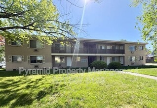 Building Photo - 805 S Cheyenne St